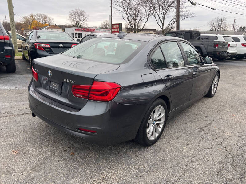 2017 BMW 3 Series 320i photo 3