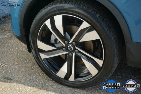 2023 Volvo XC40 B5 Ultimate Bright Theme