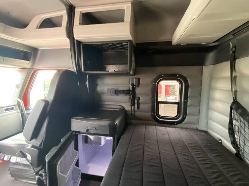 2025 Freightliner Cascadia