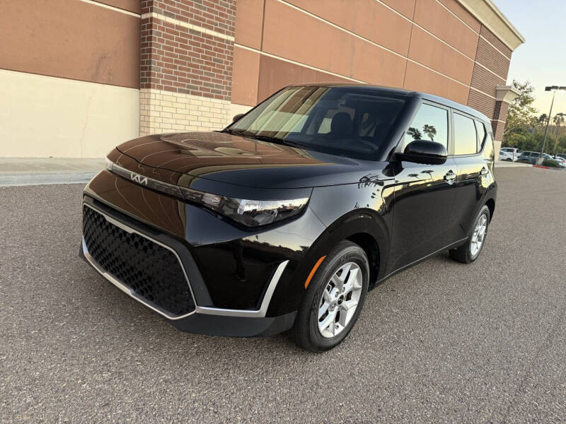 2025 Kia Soul LX's photo