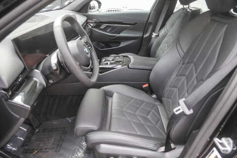 2025 BMW 5 Series 530i