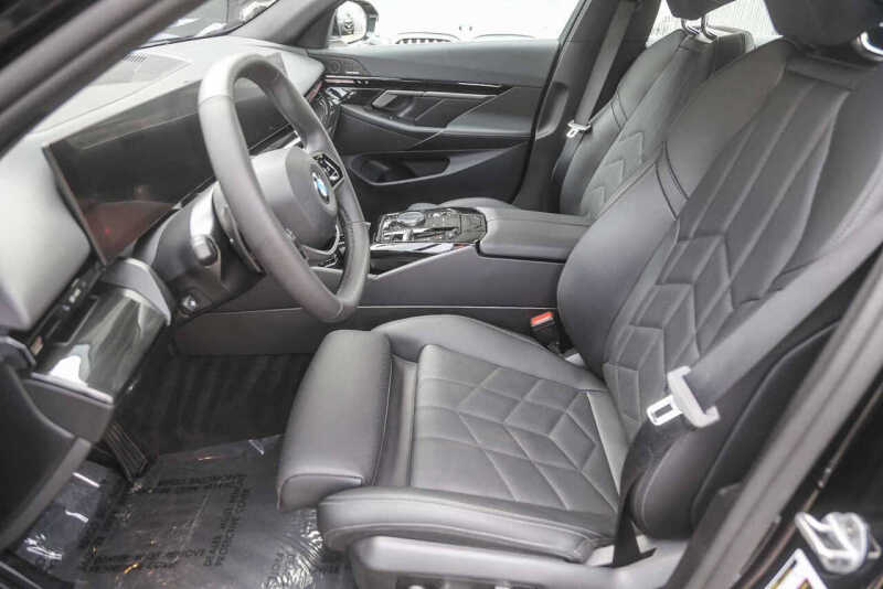 2025 BMW 5 Series 530i