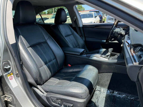 2016 Lexus ES 300h