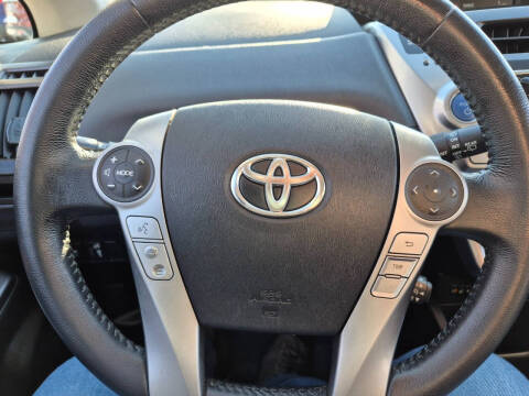 2015 Toyota Prius v Five