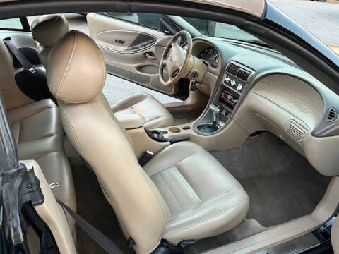 2004 Ford Mustang GT Deluxe