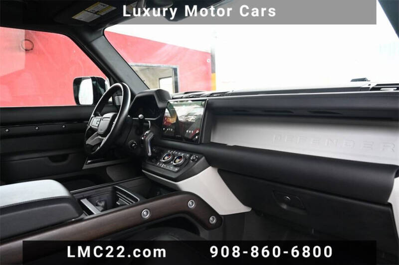 2023 Land Rover Defender 130 X-Dynamic SE