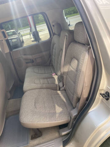 2005 Ford Explorer XLS