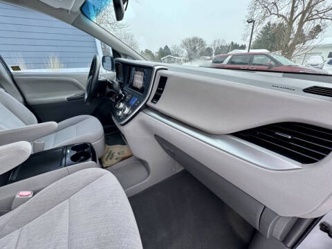 2015 Toyota Sienna LE 8-Passenger
