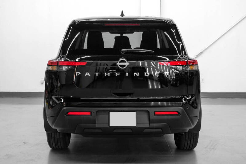 2025 Nissan Pathfinder S