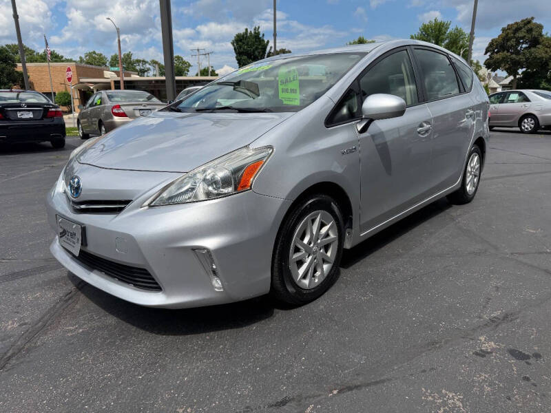 2013 Toyota Prius v Two