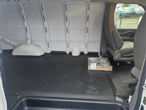 2025 Chevrolet Express 3500