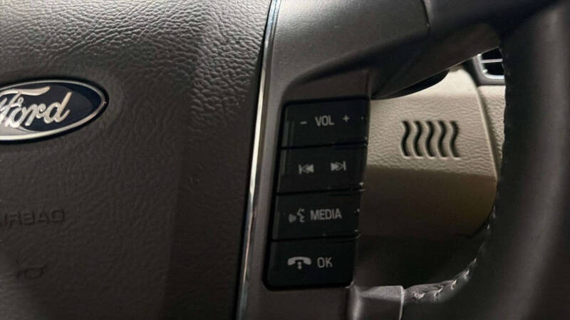 2011 Ford Taurus SEL