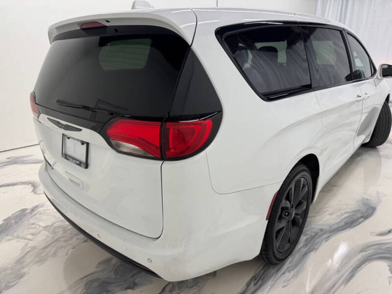 2020 Chrysler Pacifica Touring