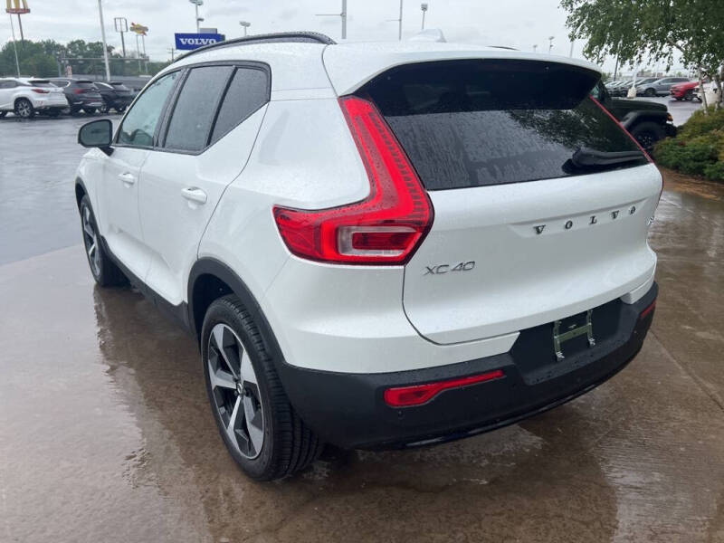 2026 Volvo XC40 B5 Core