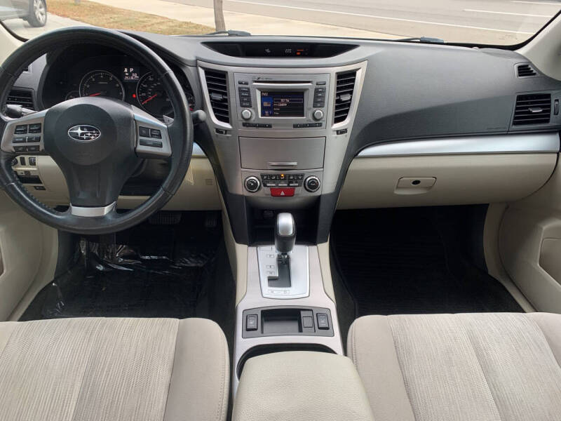 2014 Subaru Legacy 2.5i Premium photo 9