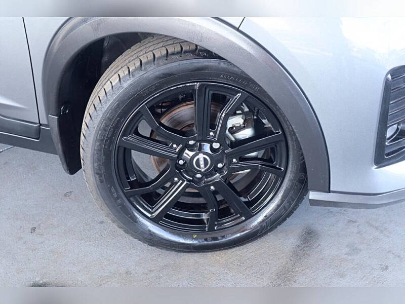 2022 Nissan Kicks SR
