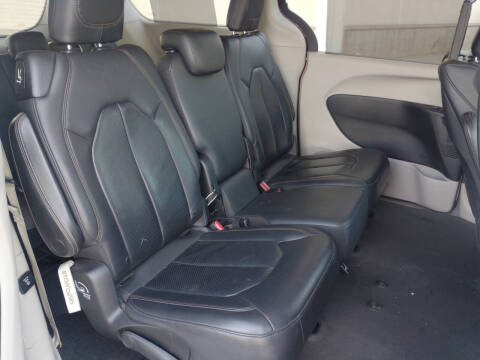 2017 Chrysler Pacifica Touring-L Plus