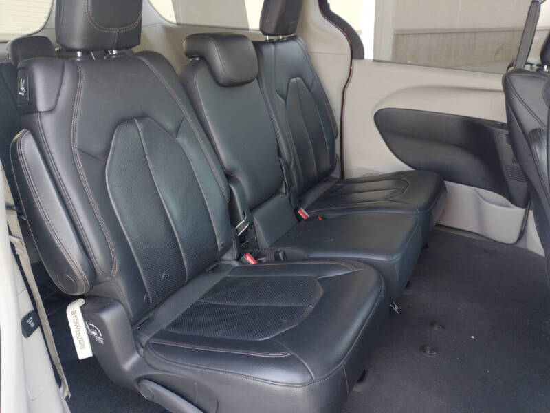 2017 Chrysler Pacifica Touring-L Plus