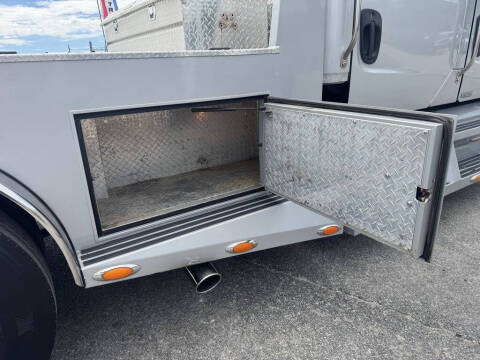 2005 Freightliner M2 106