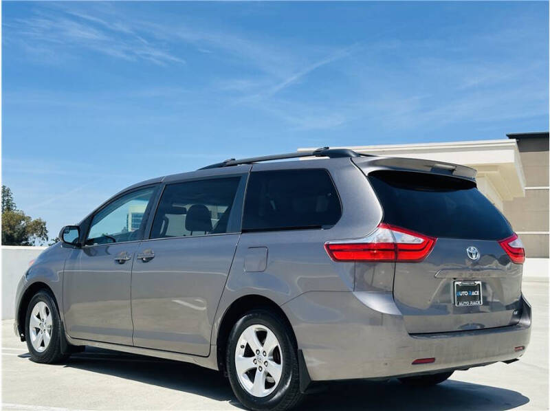 2017 Toyota Sienna