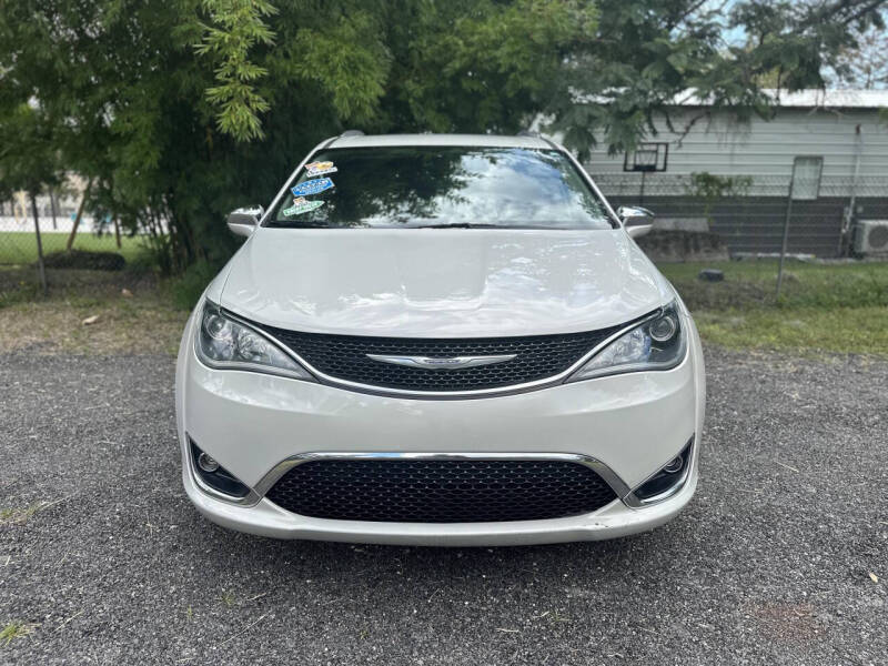 2017 Chrysler Pacifica Limited photo 2