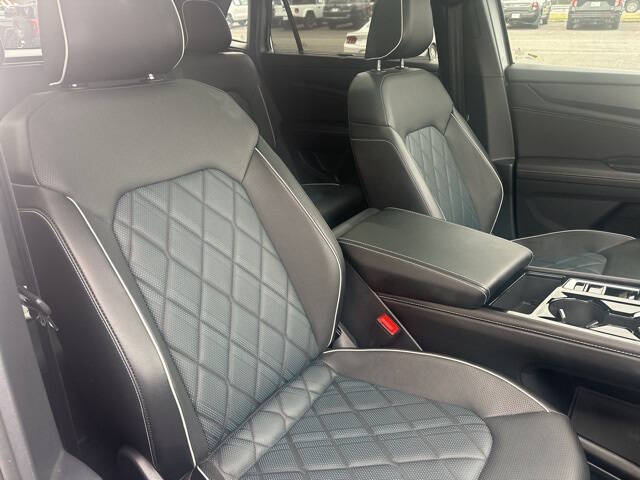 2024 Volkswagen Atlas Cross Sport SEL Premium R-Line 4Motion