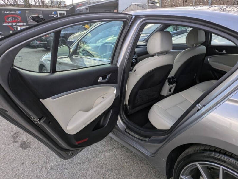 2023 Genesis G70