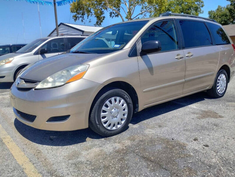 2006 Toyota Sienna for sale at John 3:16 Motors in San Antonio TX