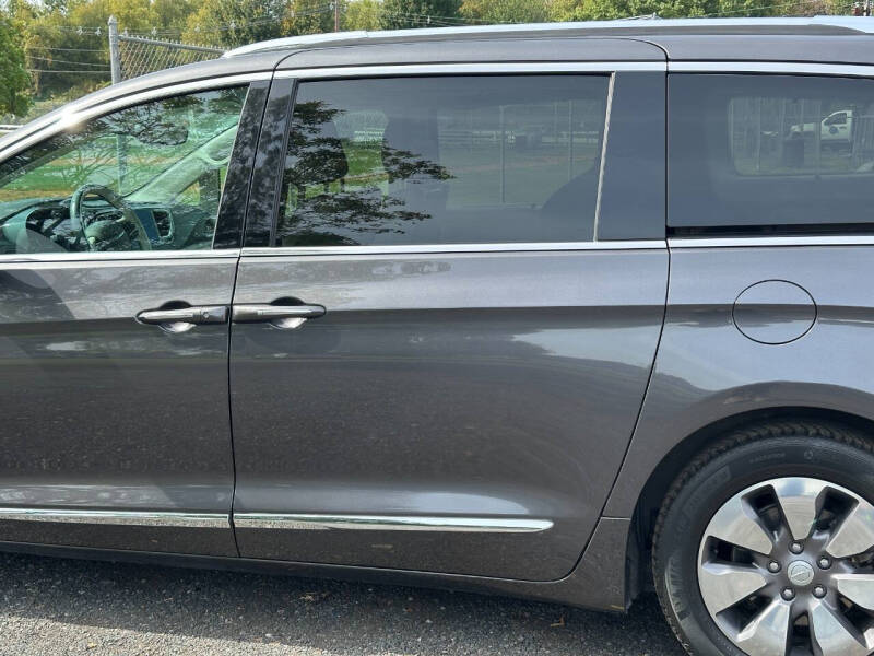 2017 Chrysler Pacifica Hybrid Platinum