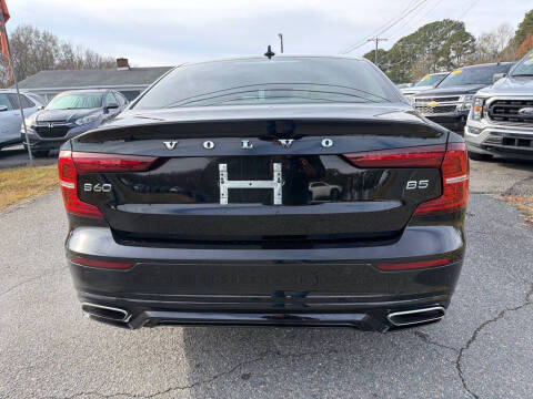 2022 Volvo S60 B5 Momentum