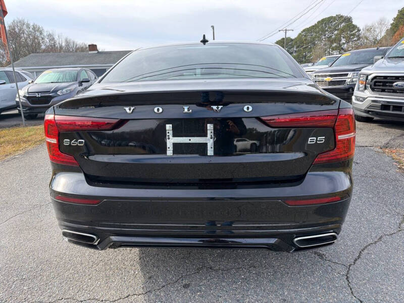 2022 Volvo S60 B5 Momentum
