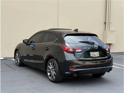 2018 Mazda MAZDA3 Touring