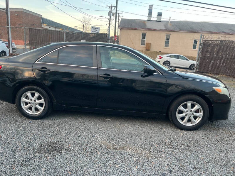 2011 Toyota Camry LE photo 4