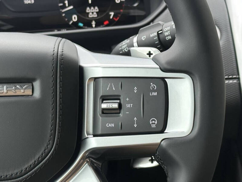 2025 Land Rover Discovery P300 Dynamic SE