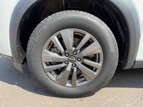 2022 Nissan Pathfinder SV