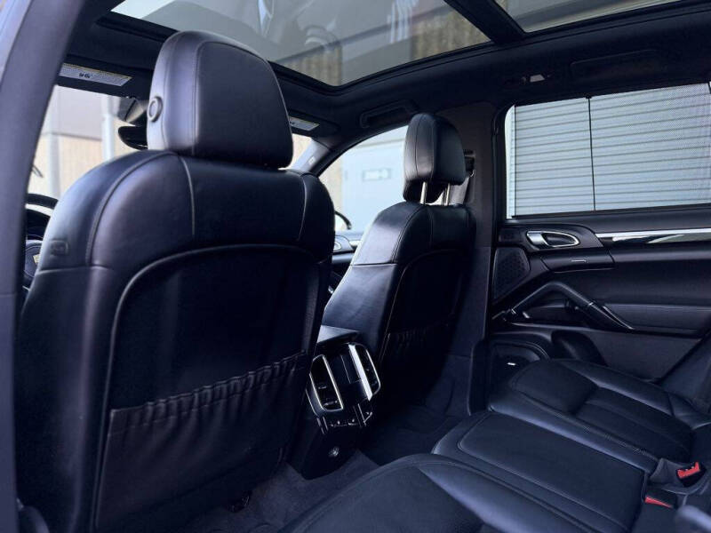 2017 Porsche Cayenne S E-Hybrid Platinum Edition