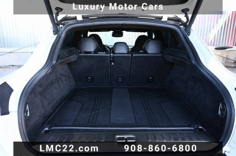 2021 Aston Martin DBX