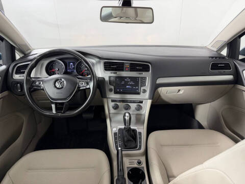 2017 Volkswagen Golf TSI SE
