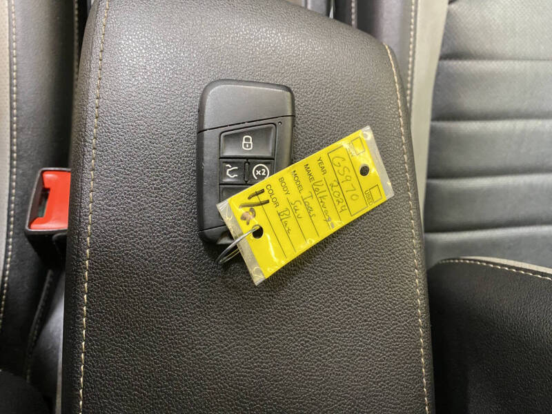 2024 Volkswagen Taos SEL 4Motion