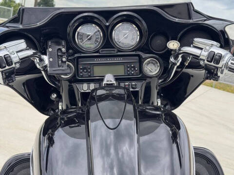 2011 Harley-Davidson Street Glide CVO