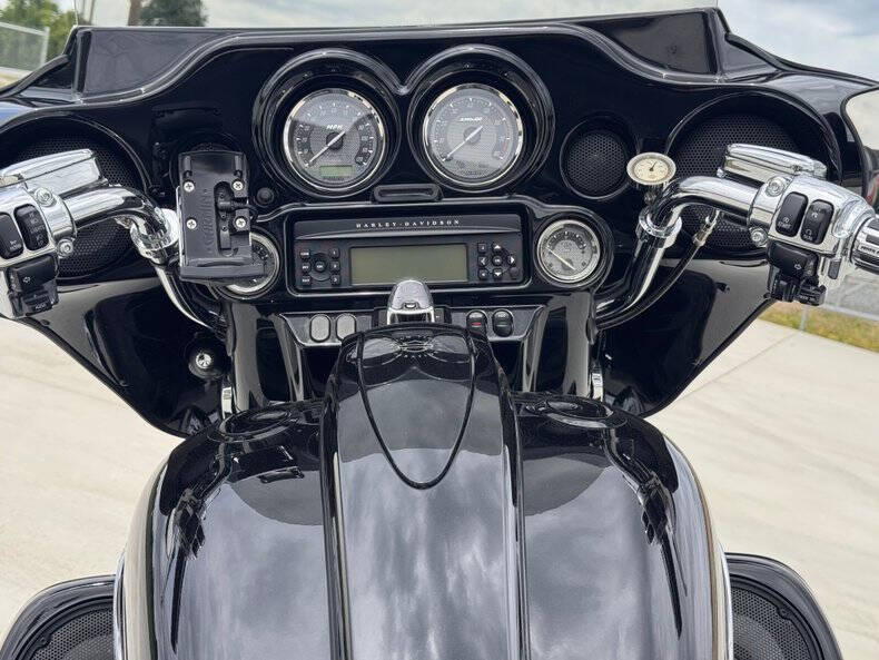2011 Harley-Davidson Street Glide CVO