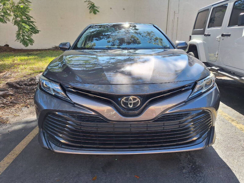 2018 Toyota Camry LE photo 3