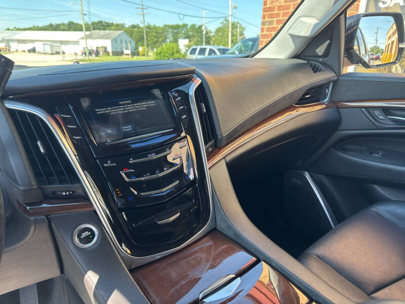 2018 Cadillac Escalade ESV Luxury