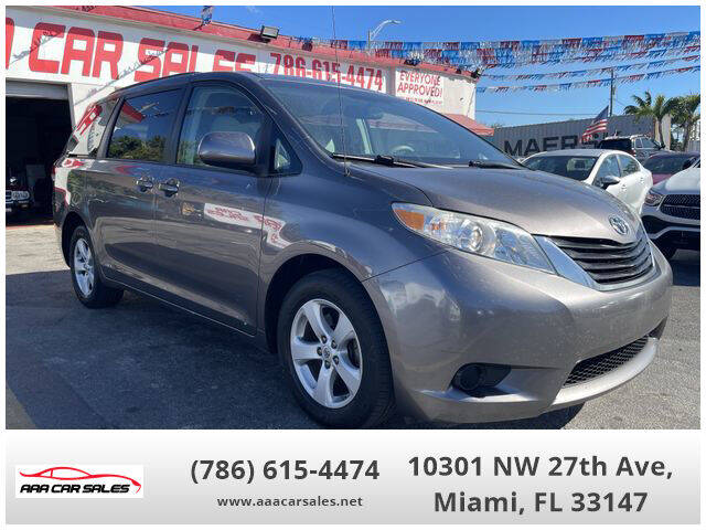2011 toyota sienna le minivan 4d