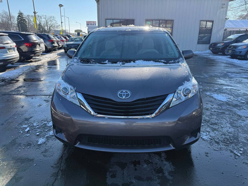 2012 Toyota Sienna LE 8-Passenger