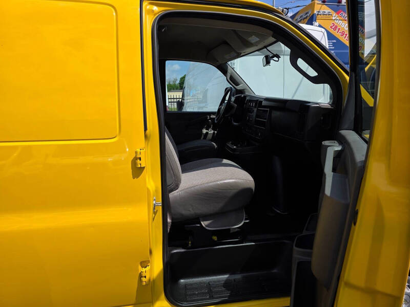 2022 Chevrolet Express 2500