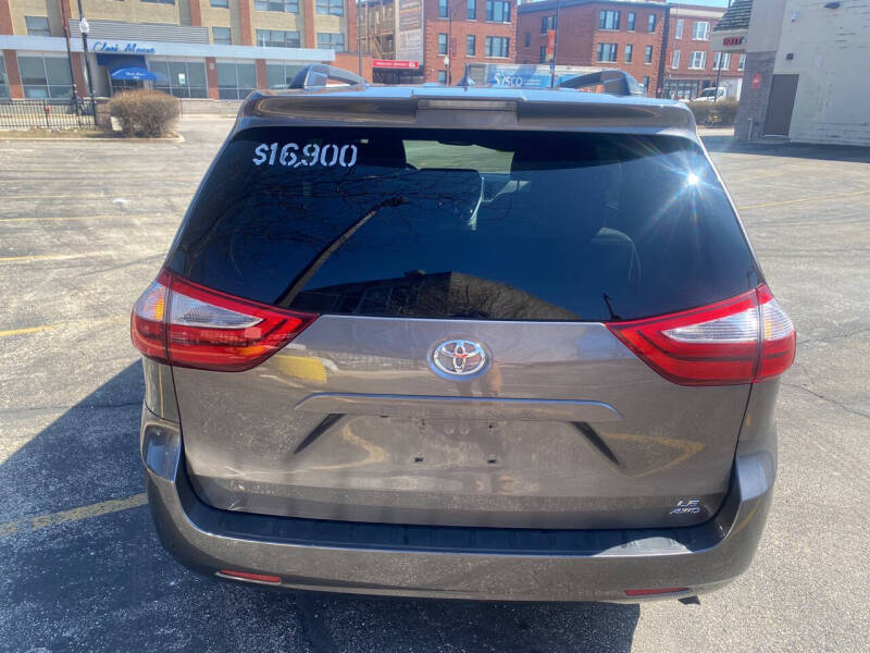 2018 Toyota Sienna LE 7-Passenger