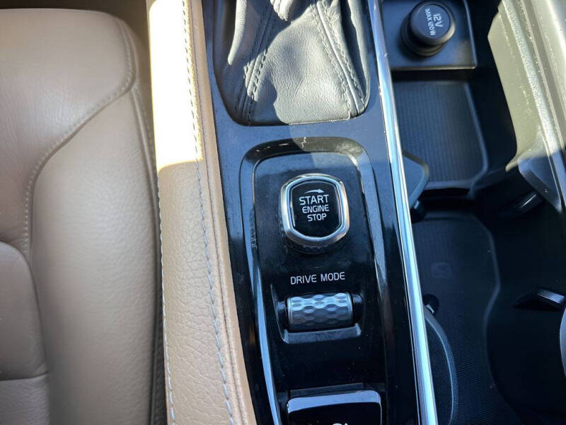 2019 Volvo XC90 T6 Momentum