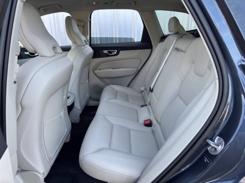 2023 Volvo XC60 B5 Plus Bright Theme