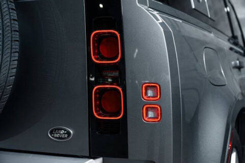 2022 Land Rover Defender 110 SE